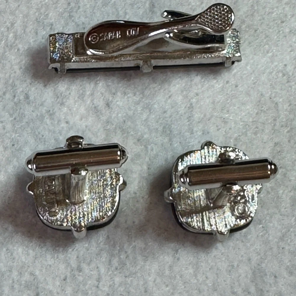 Men’s Sarah Coventry clustered hematite and chrome set of cufflinks and tie clip